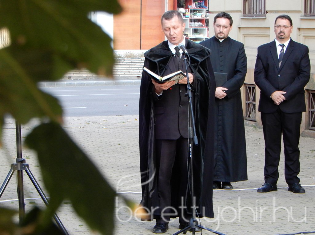 A II. világháború áldozataira emlékeztünk 12